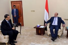 United Nations envoy to Yemen Ismail Ould Cheikh Ahmed (L) meets with Yemen's President Abd-Rabbu Mansour Hadi in Yemen's southern port city of Aden December 5, 2015. REUTERS/Stringer EDITORIAL USE ONLY. NO RESALES. NO ARCHIVE.
