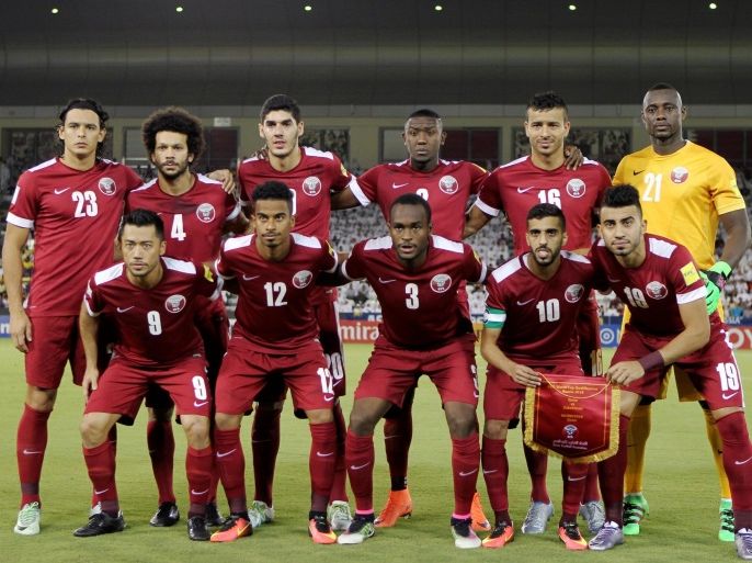 Football Soccer - Qatar v Uzbekistan - 2018 World Cup Qualifier - Jassim Bin Hamad Stadium, Doha, Qatar - 6/9/16. Qatar's team lines up before the match. REUTERS/Ibraheem Al Omari