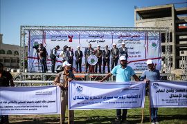 نظّم العشرات من ممثلي وأصحاب مؤسسات وشركات القطاع الخاص، في غزة، اليوم السبت، وقفة احتجاجية غرب المدينة، رفضًا لآلية الأمم المتحدة الخاصة بإعادة الإعمار.
