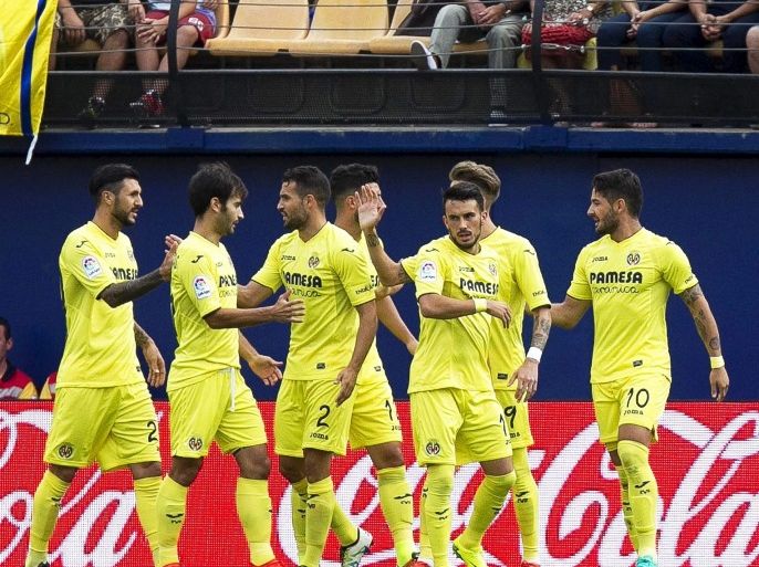 Players of Villarreal celebrate their opening goal during the Spanish Primera Division soccer match between Villarreal CF and CA Osasuna in Villarreal, Spain, 25 September 2016.