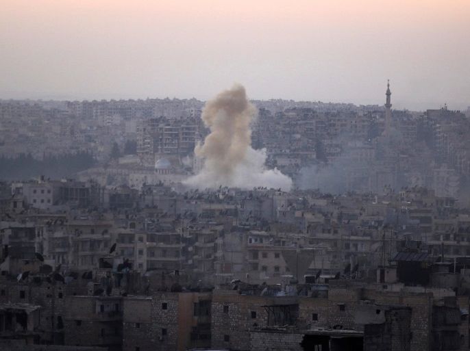 Smoke rises from Bustan al-Basha neighborhood of Aleppo, Syria, October 5, 2016. To match Insight MIDEAST-CRISIS/SYRIA-ALEPPO REUTERS/Abdalrhman Ismail