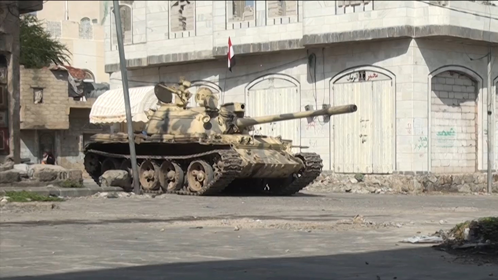 ‪الجيش اليمني المدعوم بالمقاومة الشعبية كسر حصار الحوثيين لتعز في أغسطس/أب الماضي‬ (الجزيرة)