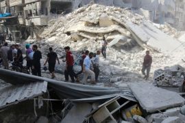 People inspect the damage at a market hit by airstrikes in Aleppo's rebel held al-Fardous district, Syria October 12, 2016. REUTERS/Abdalrhman Ismail