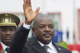 Burundi's President Pierre Nkurunziza bids farewell to his South African counterpart Jacob Zuma (not in the picture) as he departs at the airport after an Africa Union-sponsored dialogue in an attempt to end months of violence in the capital Bujumbura, February 27, 2016. The African Union will send 100 human rights monitors and 100 military monitors to Burundi, South Africa's president said on Saturday after a trip to the tiny nation that is facing its worst crisis since a civil war ended a decade ago. REUTERS/Evrard Ngendakumana