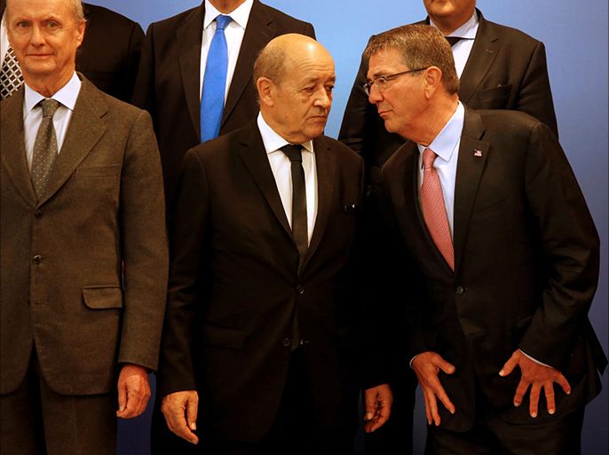 U.S. Defense Secretary Ashton Carter (R) and French Defence Minister Jean-Yves Le Drian (C) pose for a family photo during a meeting by dozen members of the US-led coalition fighting Islamic State in Iraq and Syria in Paris, France, October 25, 2016. REUTERS/Charles Platiau
