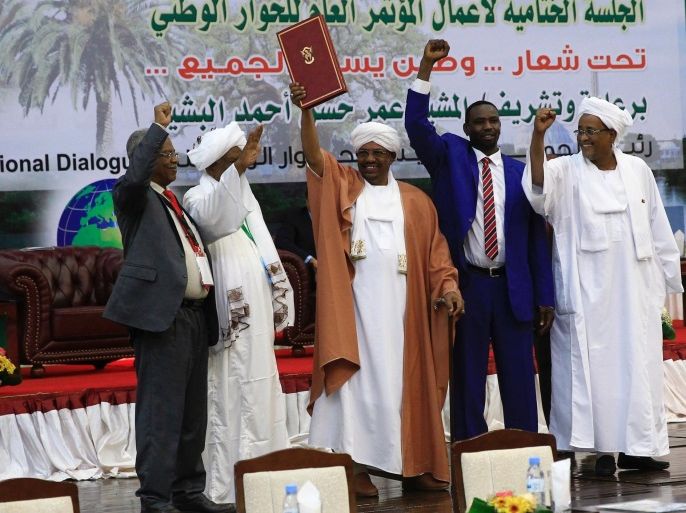 Sudan's President Omar al-Bashir receives the signed agreement of the National Dialogue at the Friendship Hall in Khartoum, Sudan, October 10, 2016. REUTERS/Mohamed Nureldin Abdallah