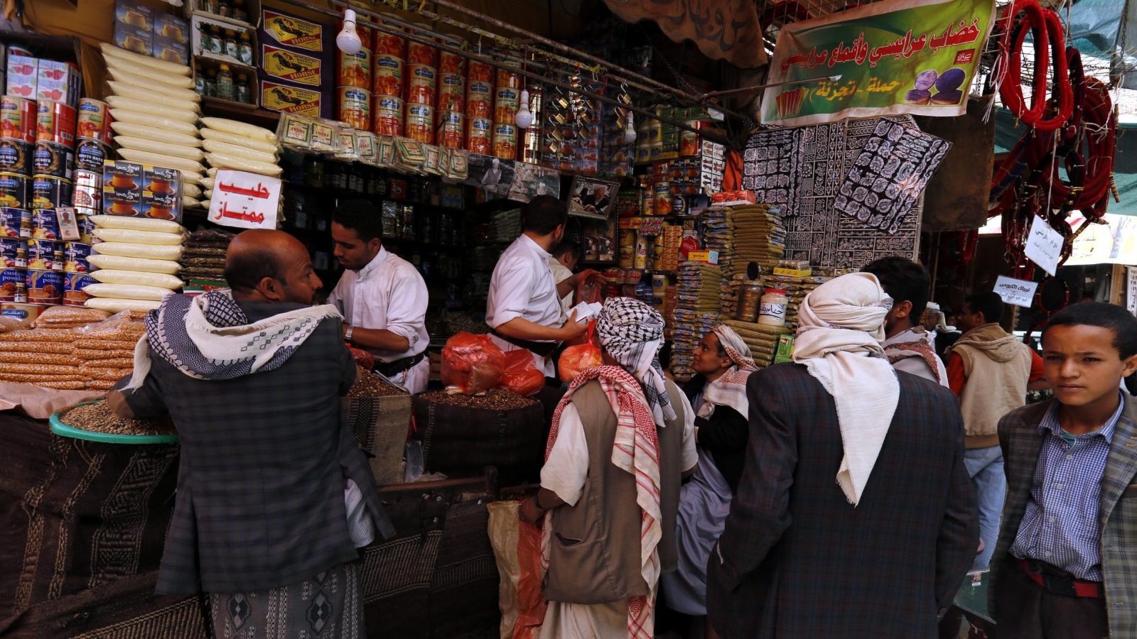 سكان صنعاء يترقبون مزيدا من الضغوط المعيشية (الأوروبية)
