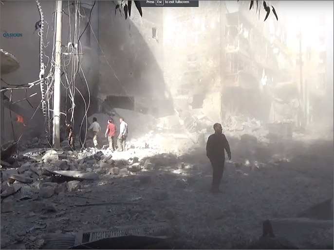 ‪الغارات تواصل استهداف أحياء مدينة حلب‬ (ناشطون)