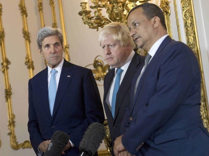 (L-R) US Secretary of State John Kerry, British Foreign Secretary Boris Johnson and UN Special Envoy for Yemen Ismail Ould Cheikh Ahmed make a joint statement at Lancaster House, in London, Britain October 16, 2016. REUTERS/Justin Tallis/Pool