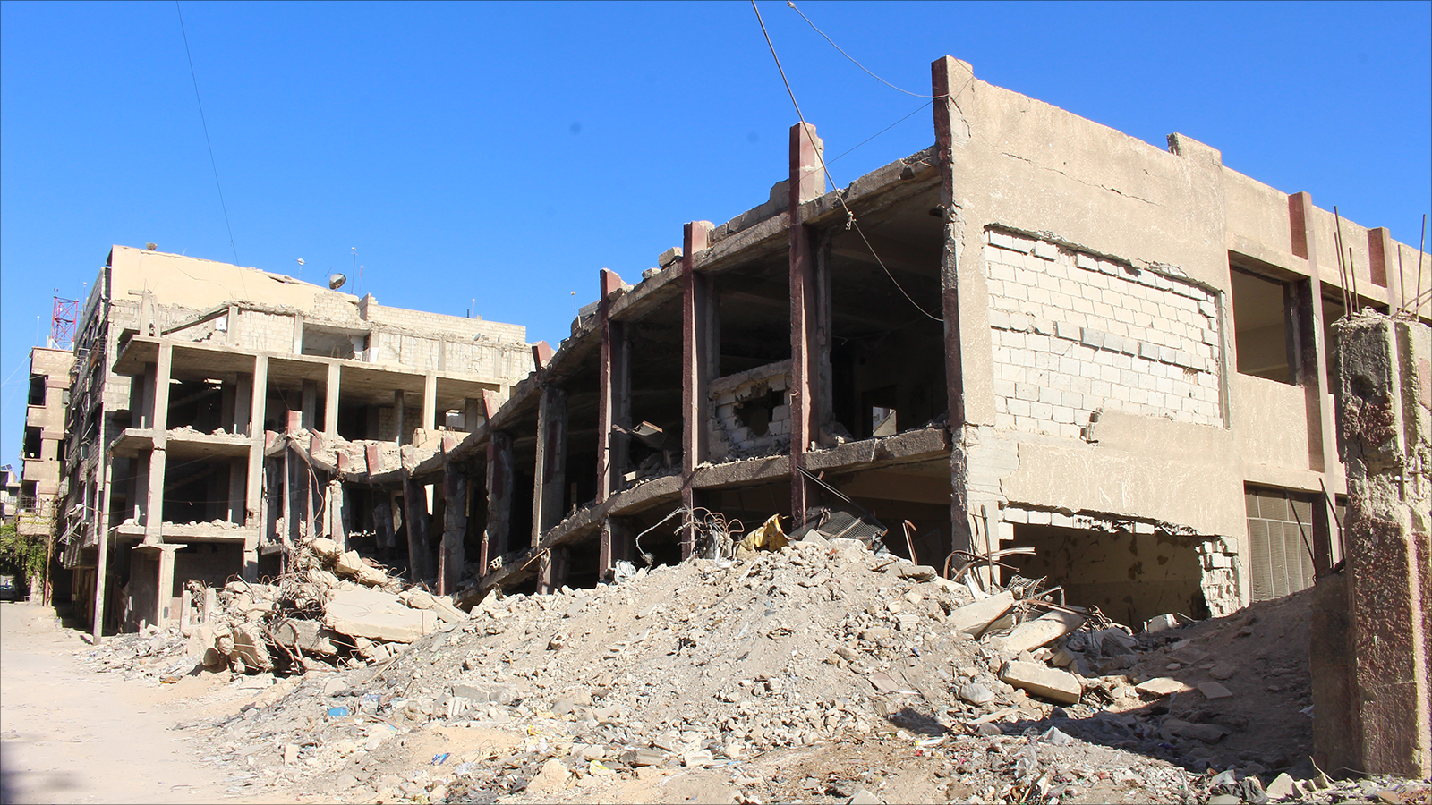 ‪‬ مدرسة مدمرة في الغوطة الشرقية جراء قصف قوات النظام السوري(الجزيرة نت)