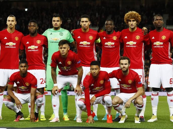 Britain Soccer Football - Manchester United v FC Zorya Luhansk - UEFA Europa League Group Stage - Group A - Old Trafford, Manchester, England - 29/9/16 Manchester United players pose for a team group photo before the match Action Images via Reuters / Jason Cairnduff Livepic EDITORIAL USE ONLY.