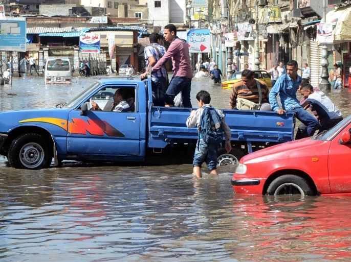 Vehicles drive through a flooded street following heavy rain in Alexandria , Egypt, 25 October 2015. According to media reports, Egypt's Health Ministry has announced the death of seven people in the Mediterranean city of Alexandria on 25 October due to the bad weather. The ministry said in a statement that six people were killed when an electric cable fall on them due to the strong winds in Moharam Bek district near the tram. EPA/MAHMOUD TAHA/MASRY ALYOUM EGYPT OUT