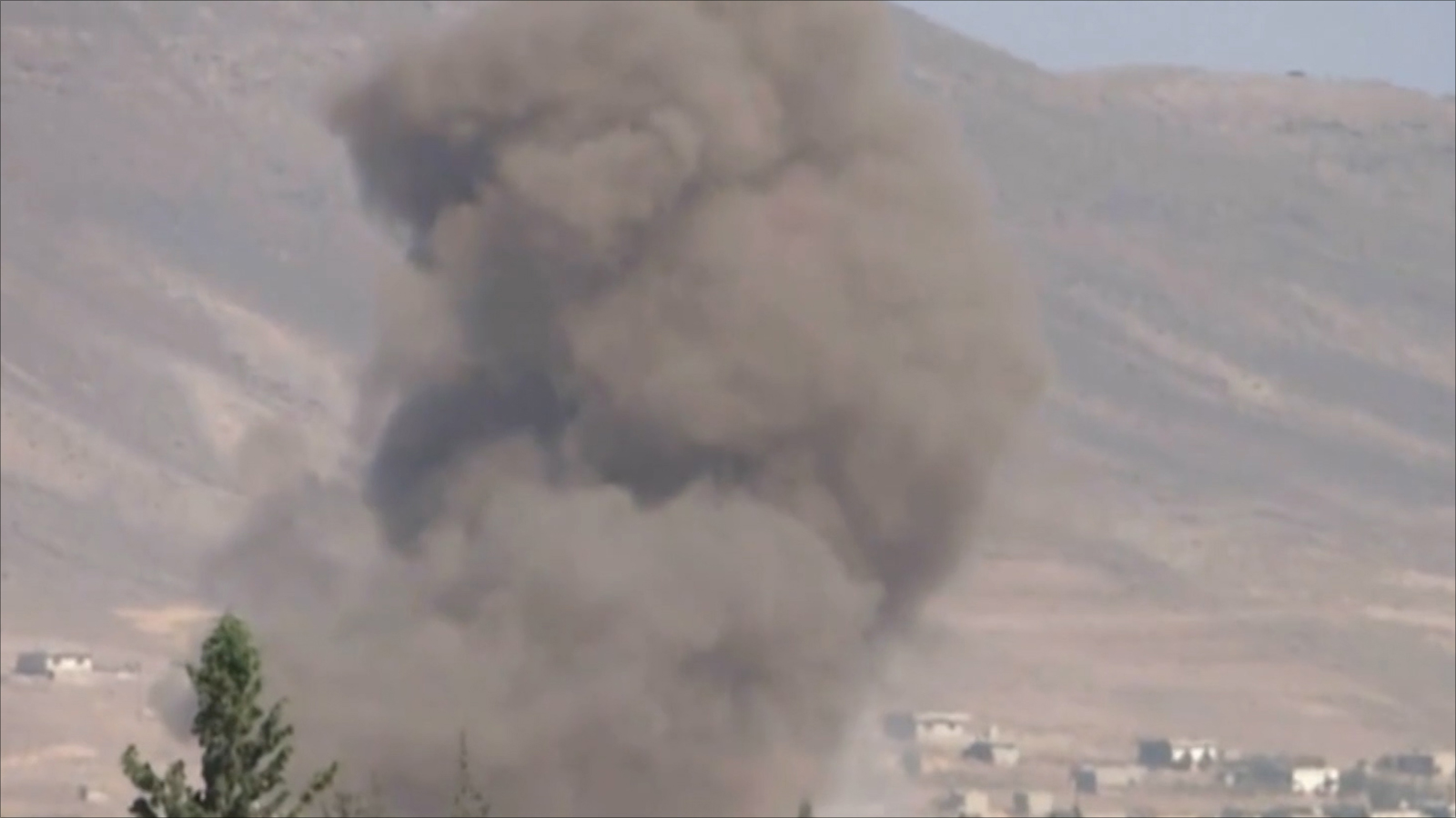 قصف جوي ومدفعي سابق على ريف دمشق (الجزيرة)