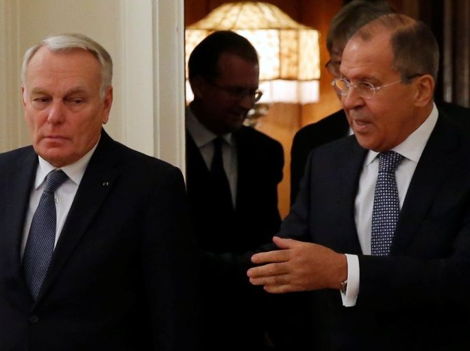 Russian Foreign Minister Sergei Lavrov (R) and French Foreign Minister Jean-Marc Ayrault enter a hall during their meeting in Moscow, Russia, October 6, 2016. REUTERS/Maxim Shemetov