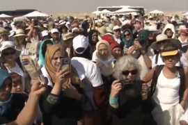 مسيرة تنظمها حركة "نساء يصنعن السلام" الإسرائيلية انطلقت من شرق أريحا بالضفة الغربية باتجاه القدس المحتلة