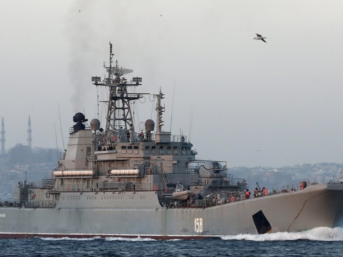 سفينة حربية روسية تعبر مضيق البوسفور في تركيا آخر العام الماضي (الأوروبية)