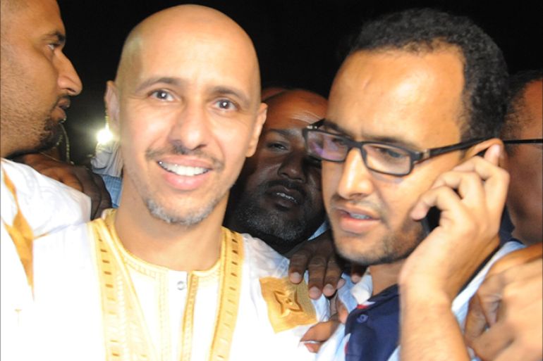 محمد ولد صلاحي آخر سجين موريتاني في اغوانتانامو لحظة وصوله منزل أهله بنواكشوط 17-10-2016 الجزيرة نت (2)