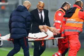 Roma's Alessandro Florenzi is streched off the pitch after picking up an injury during the Italian Serie A soccer match US Sassuolo vs AS Roma at Mapei Stadium in Reggio Emilia, Italy, 26 October 2016.