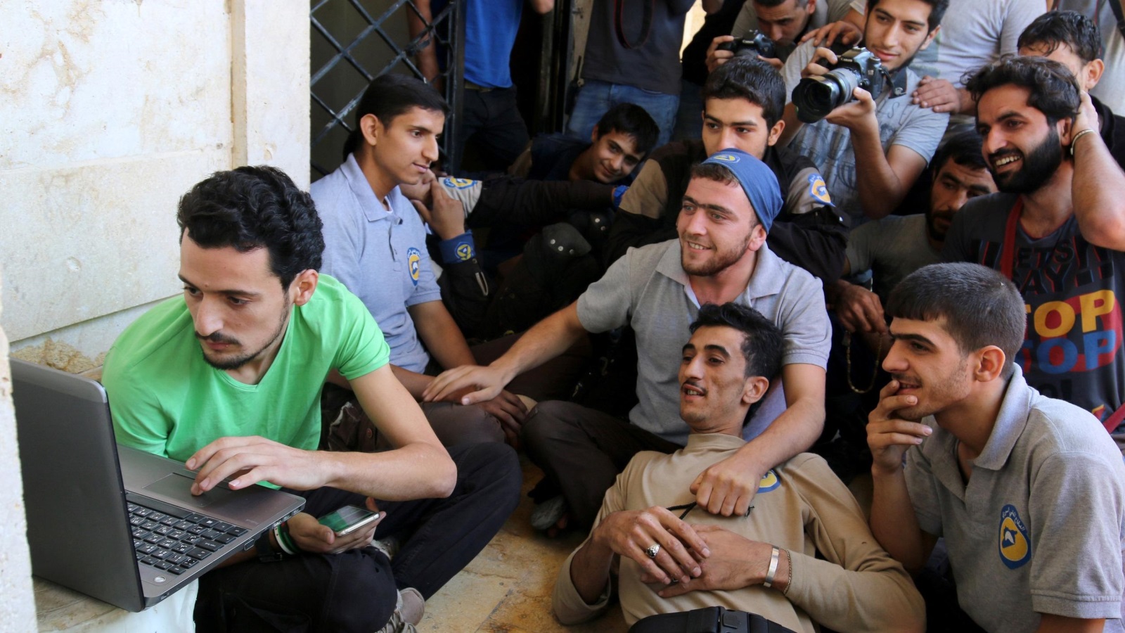 ‪المتطوعون في الخوذ البيضاء يؤكدون استقلاليتهم وحيادهم‬ (رويترز)