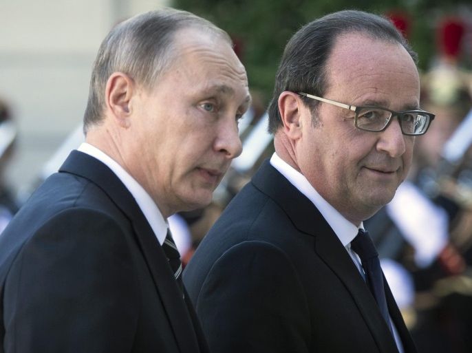 Russian President Vladimir Putin (L) is welcomed by French President Francois Hollande (R) as he arrives at the Elysee Palace for a summit on Ukraine, in Paris, France, 02 October 2015. German Chancellor Angela Merkel, Ukrainian President Petro Porochenko, French President Francois Hollande and Russian President Vladimir Putin are to take part in the summit.