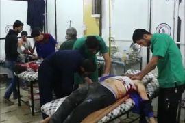 إسعاف جرحى غارات استهدفت مدينة دوما