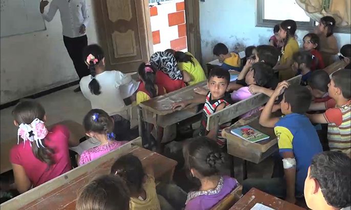 السوريون في درعا يحولون منازلهم لفصول دراسية