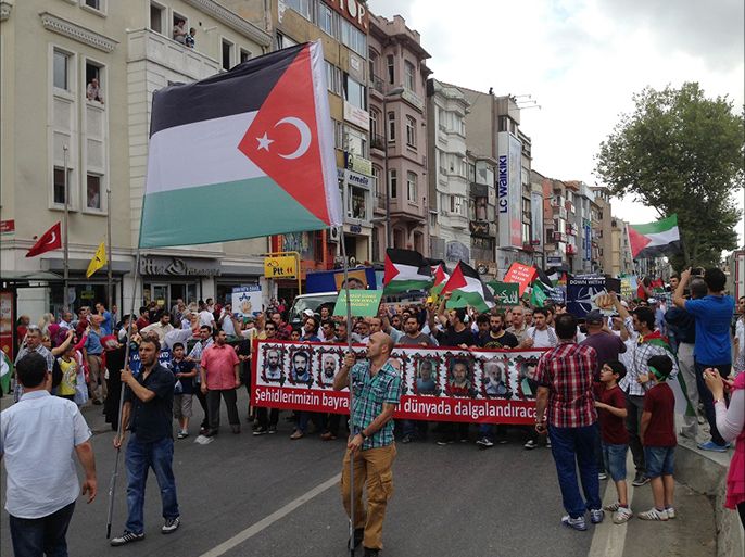 متظاهرين أتراك في ذكرى الهجوم الاسرائيلي على سفينة مافي مرمرة