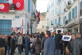 جانب من إضراب أساتذة التعليم الثانوي (كانون الثاني/يناير 2015 أمام مقر اتحاد الشغل بالعاصمة تونس)