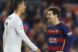 FC Barcelona's Argentinian striker Lionell Messi (R) and Real Madrid's Portuguese Cristiano Ronaldo during their Spanish Primera Division soccer match at Camp Nou stadium in Barcelona, northeasterm Spain, 02 April 2016.