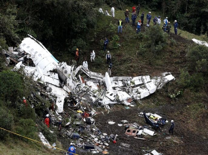 ATTENTION EDITORS - VISUAL COVERAGE OF SCENES OF INJURY OR DEATHRescue crew work at the wreckage of a plane that crashed into the Colombian jungle with Brazilian soccer team Chapecoense onboard near Medellin, Colombia, November 29, 2016. REUTERS/Jaime Saldarriaga TPX IMAGES OF THE DAY