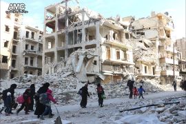 حركة نزوح واسعة لسكان الأحياء الشرقية في مدينة حلب المحاصرة