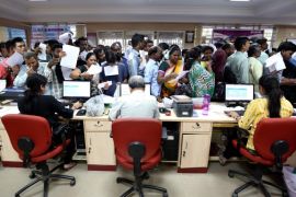 People stand in queue to exchange Indian rupee notes at a bank in Bangalore, India, 10 November 2016. In a major decision, Indian Prime Minister, in an address to the nation has stated that currency notes with denomination values of INR 500 (about 7.5 US dollars) and INR 1000 (about 15 US dollars) respectively will be invalid and will be discontinued from midnight of 08 November 2016. Indian government also introduced the new notes of INR 500 (about 7.5 US dollars) and