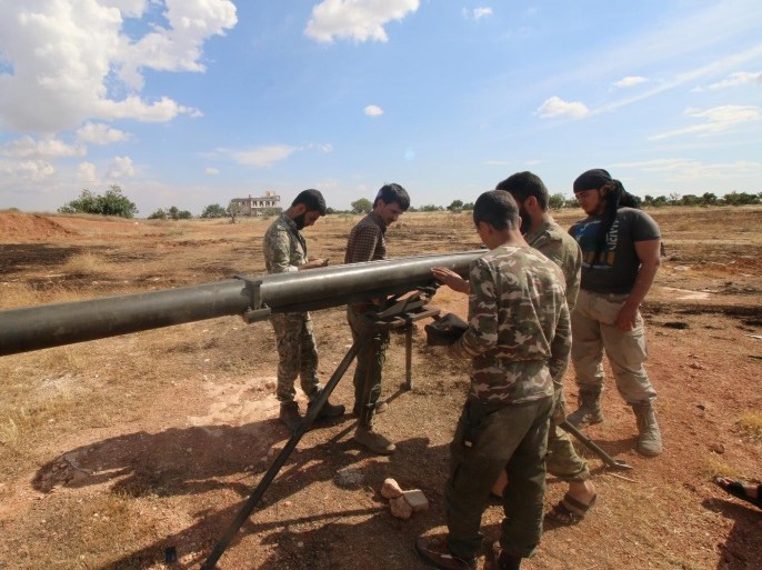 Rebel fighters from the First Regiment, part of the Free Syrian Army, prepare to fire a Grad rocket from Aleppo's Al-Haidariya neighbourhood, towards forces loyal to Syria's President Bashar al-Assad stationed in Talet al-Sheikh Youssef, Syria May 29, 2016. REUTERS/Abdalrhman Ismail