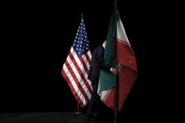 العلمان الإيراني والأميركي بعيد اجتماع سابق لمناقشة الملف النووي الإيراني في فيينا