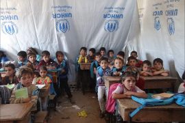 صورة تظهر جانبا من العملية التعليمية بريف درعا ضمن الخيم- خاص للجزيرة نت