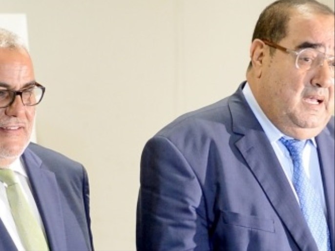 عبد الإله بنكيران الأمين العام لحزب العدالة والتنمية (يمين) رفقة الكاتب الأول لحزب الاتحاد الاشتراكي