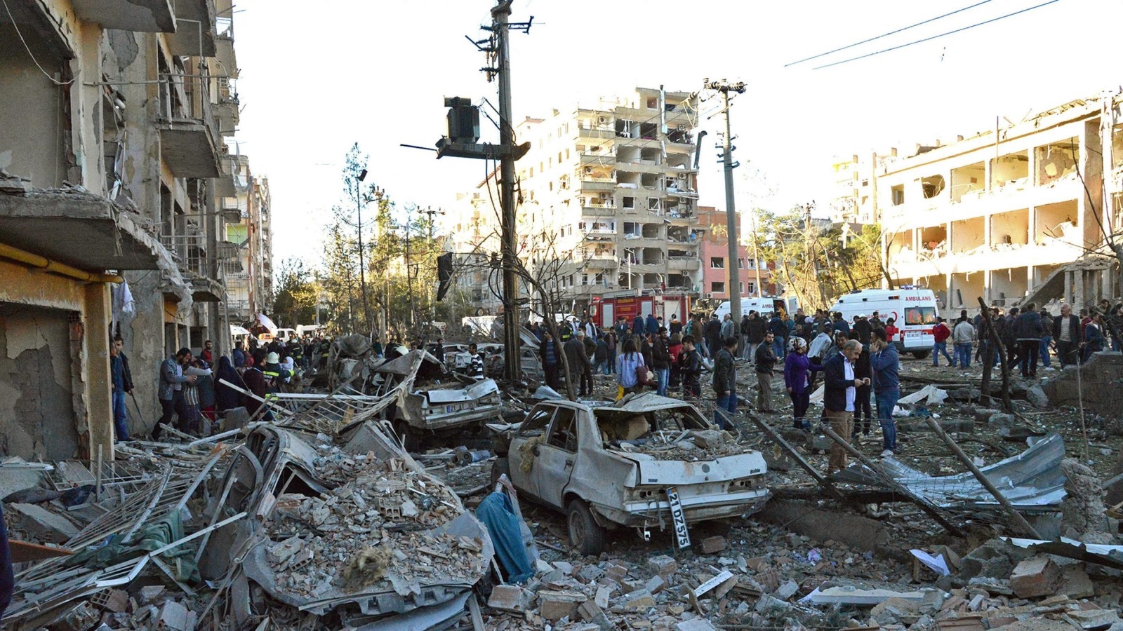 ‪ديار بكر شهدت اليوم انفجارا عنيفا أدى لمقتل تسعة أشخاص وجرح 100 آخرين‬ (الأوروبية)