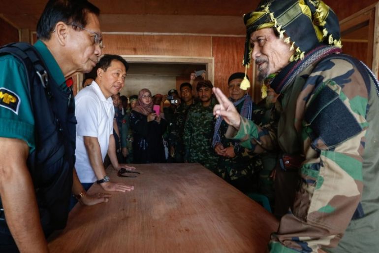 A handout picture made available by the Presidential Photographers Division (PPD) on 19 September 2016 shows Presidential Peace Adviser Jesus Dureza (L) speaking with Moro National Liberation Front (MNLF) Chairman Nur Misuari (R) before the release of Norwegian Kjartan Sekkingstad (not pictured) in the town of Jolo, Sulu island, Philippines, 18 September 2016. Kjartan Sekkingstad of Norway, who was held hostage by Philippine terrorist group Abu Sayyaf, was released afte