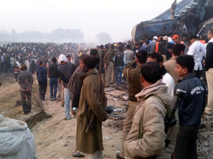 People gather at the spot as rescue works continue at the site of an accident where coaches of an Indore-Patna Express train derailed off the tracks, near Pukhrayan area, in Kanpur, India, 20 November 2016. According to reports, over 60 people were killed and more than 100 were injured after 14 coaches of an Indore-Patna Express train derailed in the early morning hours. EPA/RITESH SHUKLA -- BEST QUALITY AVAILABLE
