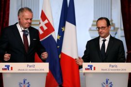 French President Francois Hollande (R) and Slovakia's President Andrej Kiska attend a joint news conference at the Elysee palace in Paris, France, November 22, 2016. REUTERS/Christian Hartmann