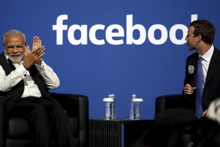 Indian Prime Minister Narendra Modi applauds as Facebook CEO Mark Zuckerberg speaks on stage during a town hall at Facebook's headquarters in Menlo Park, California September 27, 2015. REUTERS/Stephen Lam