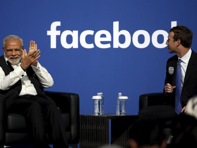 Indian Prime Minister Narendra Modi applauds as Facebook CEO Mark Zuckerberg speaks on stage during a town hall at Facebook's headquarters in Menlo Park, California September 27, 2015. REUTERS/Stephen Lam
