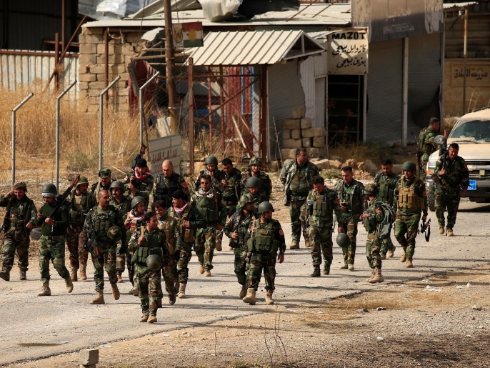 ‪قوات البشمركة ببلدة بعشيقة شمال شرق الموصل‬ قوات البشمركة ببلدة بعشيقة شمال شرق الموصل (رويترز)