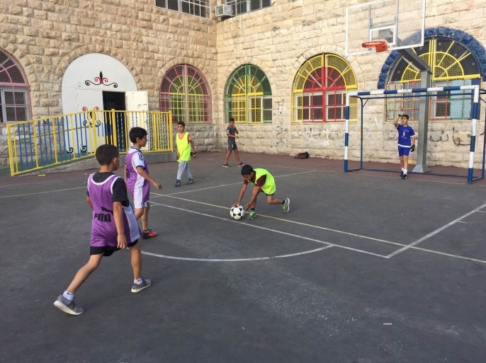 تدريب فريق البراعم في ملعب رأس العامود في القدس فلسطين تصوير محمد أبو الفيلات الجزيرة