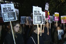 مظاهرة أمام السفارة الأميركية بلندن احتجاجا على فوز ترمب