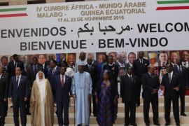صورة جماعية لزعماء عرب وأفارقة قبل افتتاح القمة العربية الأفريقية في غينيا الاستوائية