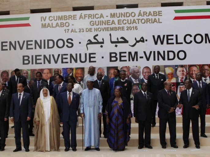 صورة جماعية لزعماء عرب وأفارقة قبل افتتاح القمة العربية الأفريقية في غينيا الاستوائية