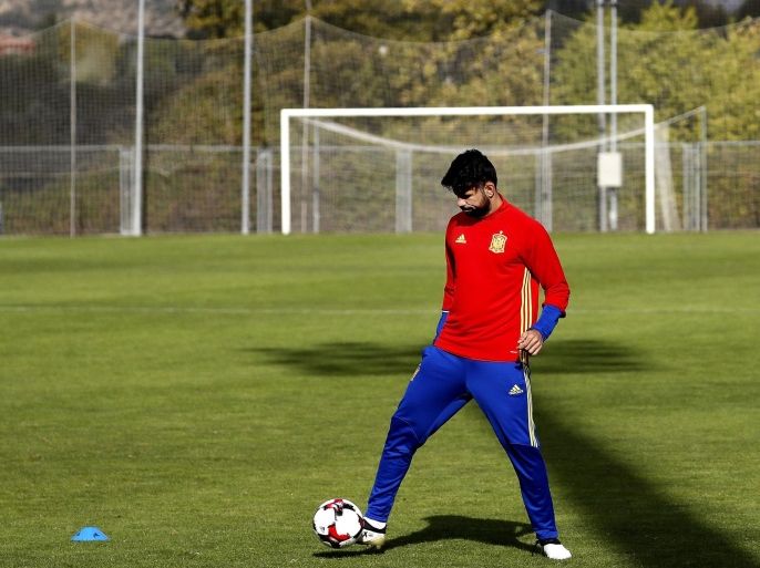 Spanish national soccer team striker Diego Costa trains separately during his team's training session at the Soccer City in Las Rozas, near Madrid, central Spain, 09 November 2016. Spain will face Macedonia in a FIFA World Cup 2018 qualifying soccer match on 12 November 2016 and England in an international friendly match on 15 November 2016.