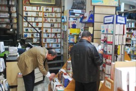جانب من إقبال الناس على شراء الكتب من المكتبات/العاصمة تونس/نوفمبر/تشرين الثاني 2016