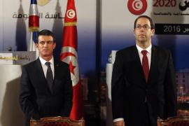 French Prime Minister Manuel Valls (L) with Tunisian Prime Minister Youssef Chahed (R) during a press conference in Tunis, Tunisia, 28 November 2016. French Prime Minister Manuel Valls is on a two-day official visit to Tunisia.